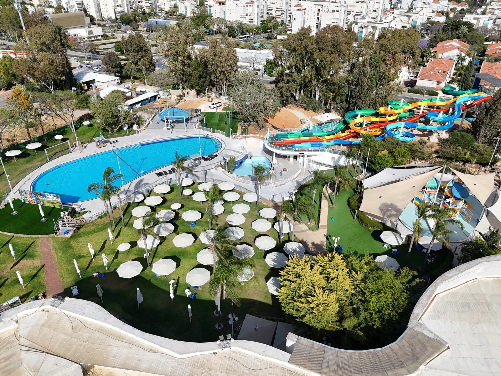 מבט אווירי על הפארק והבניינים